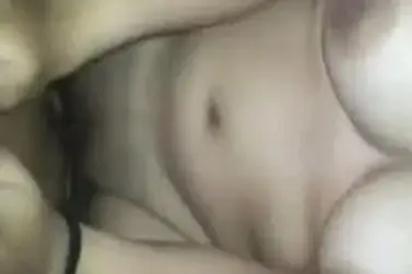 Gadis Semok Cantik Pasrah Goyang Kasur Crot
